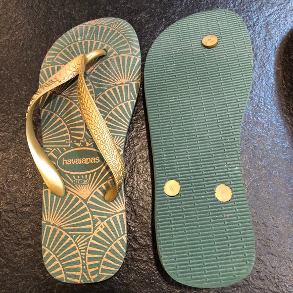 3 Pairs of Havaianas Flip Flops - Picture 3 of 4